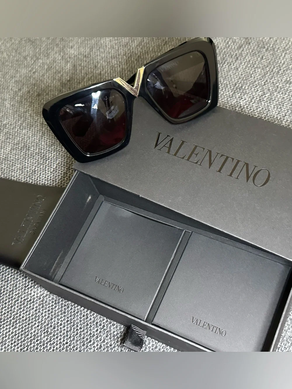 VALENTINO V-GOLDII Oversized Butterfly Sunglasses NIB Authentic Black/Smoke Grey - Picture 5 of 11